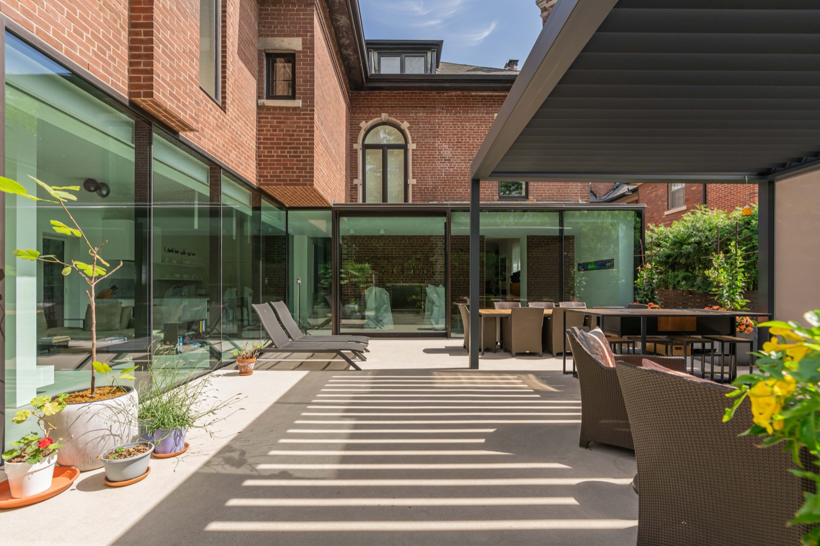 10 McKenzie - Terrace and pergola